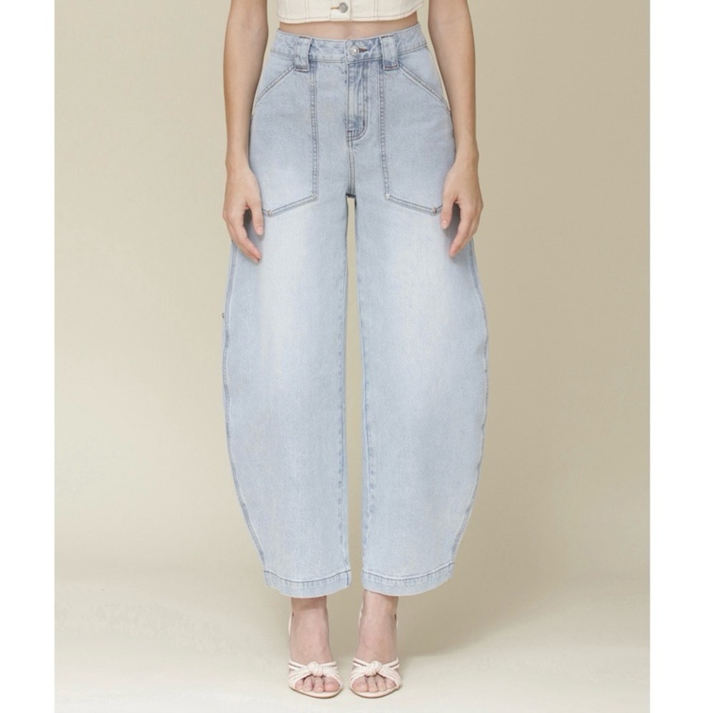 AVEC LES FILLES LIGHT WASH BARREL JEANS, SIZE 27 NWT